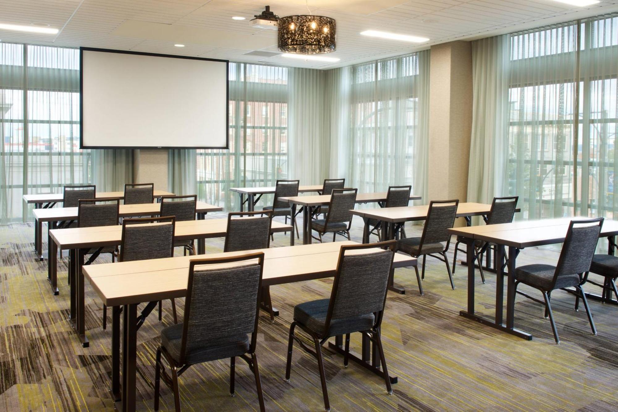 Courtyard By Marriott Seattle Everett Downtown Exteriör bild