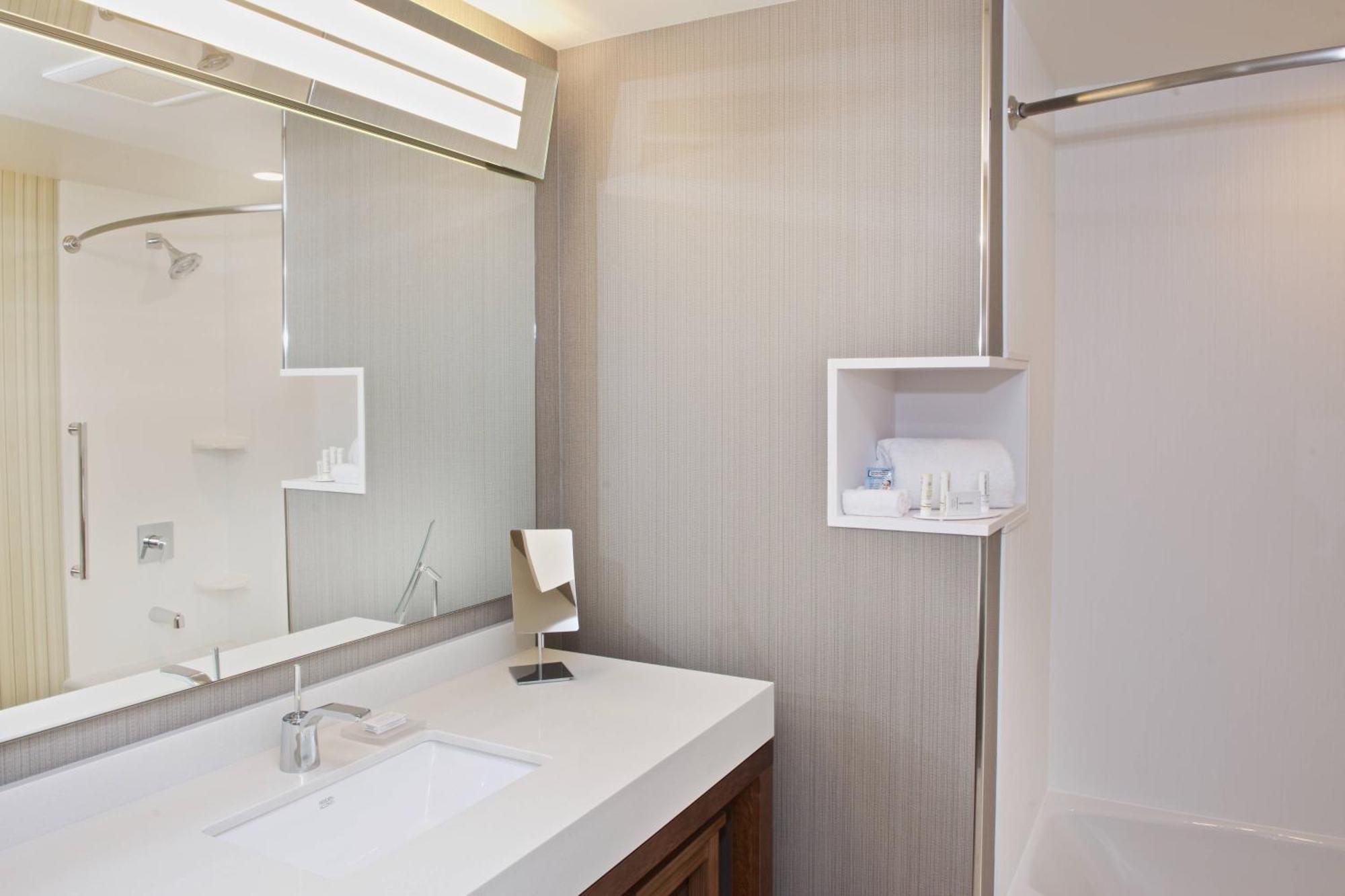 Courtyard By Marriott Seattle Everett Downtown Exteriör bild